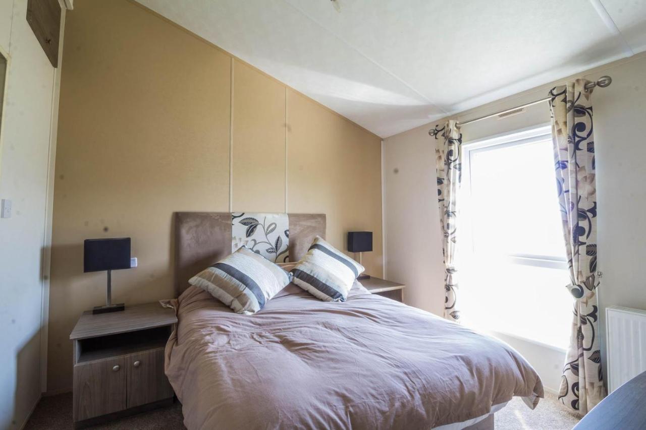 Stunning 6 Berth Lodge With Sea Views For Hire At Skipsea Sands Ref 41136Nf Barmston Exterior foto
